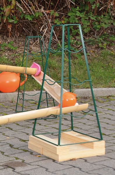 Holzbalken, Kegelspiel, Schaukelpyramide, Grüner Metallrahmen, Outdoor Spielzeug