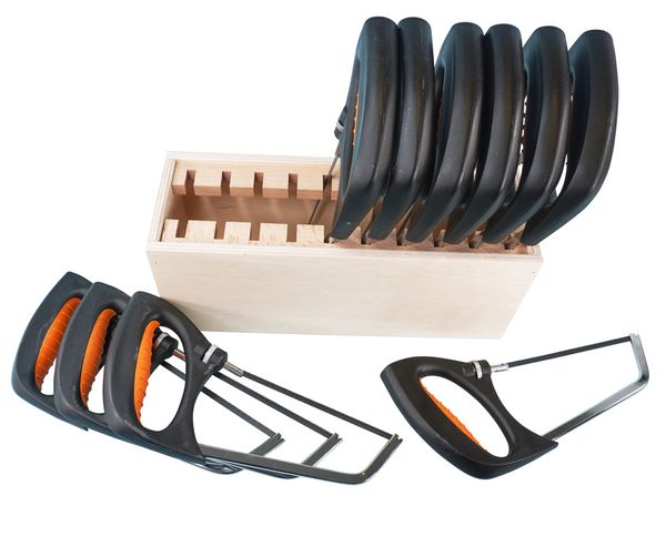 10 Handsägen mit ergonomischen Griff im Holzständer 10 Handsägen mit ergonomischen Griff im Holzständer