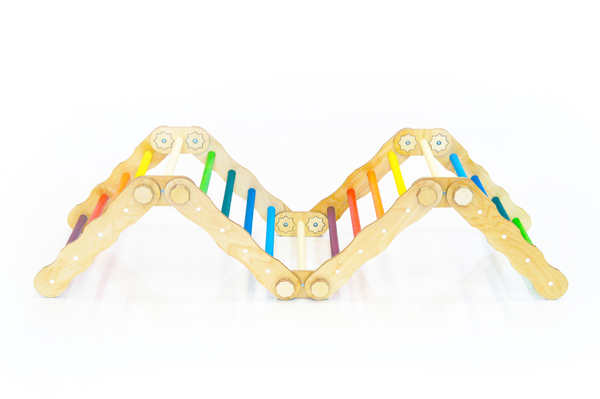 Wandelbares Klettergerät mit Rampe/Rutsche Wandelbares Klettergerät mit Rampe/Rutsche