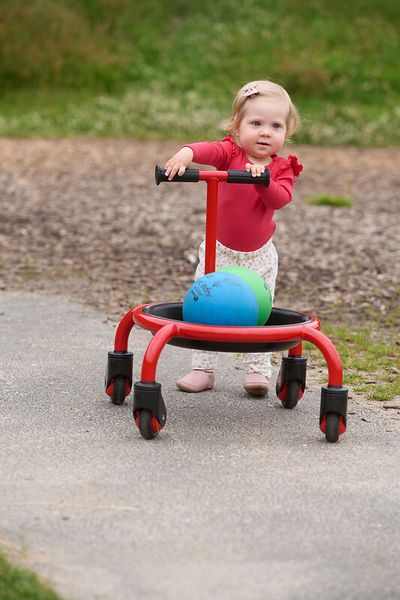 Kinderwagen, Laufhilfe, Spielzeugwagen, roter Rahmen, Ball