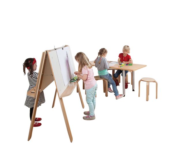 Kinderatelier, Staffelei, Tischgruppe, Holzstuhl, Malen