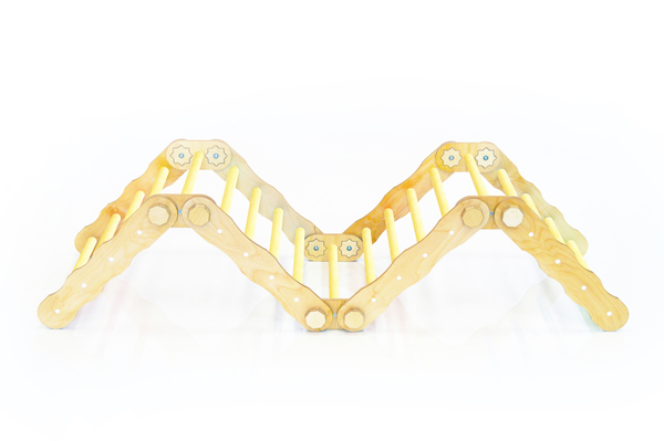 Wandelbares Klettergerät mit Rampe/Rutsche Wandelbares Klettergerät mit Rampe/Rutsche