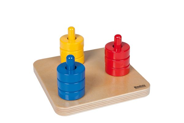 holzbrett, steckspiel, stapelspiel, farbige ringe, kinder