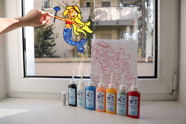 Kinderkunst, Wassermalfarben, Acrylfarben, Pinsel, Aufkleber