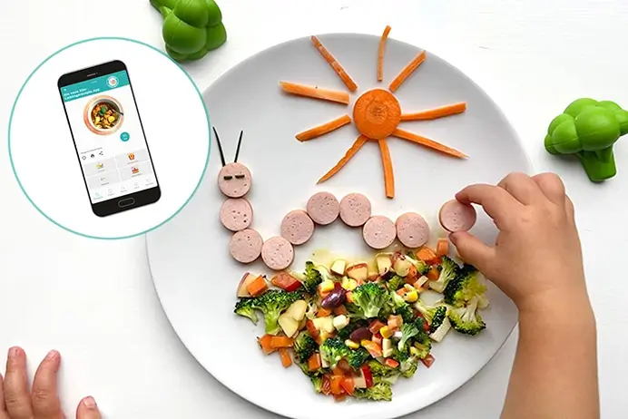 Kunstvoll verzierter Teller mit Essen