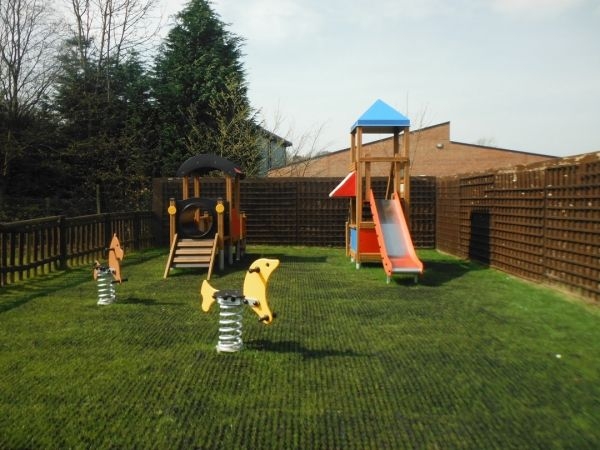 spielplatz, spielgeräte, holzspielanlage, rutsche, schaukel