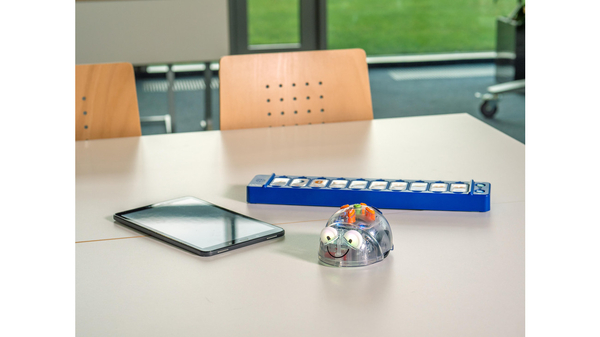 tisch, tablet, roboter, pädagogisches spielzeug, tastaturzubehör