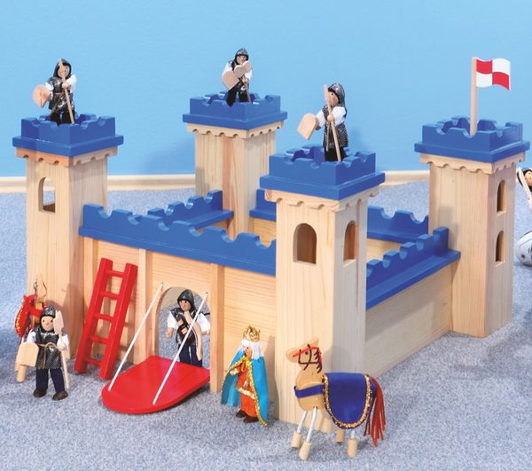 Ritterburg aus Holz mit vielen Details, 62 x 62 cm  Ritterburg aus Holz mit vielen Details, 62 x 62 cm