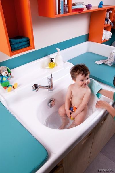 LOXOS Wickelkommode Standcreche 150 Bain mit fester Treppe, 220x90x90 cm  LOXOS Wickelkommode Standcreche 150 Bain mit fester Treppe, 220x90x90 cm