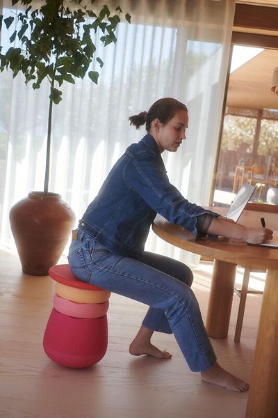 Sitzhocker, Runde Sitzkissen, Kissenhocker, Bürotisch, Laptop