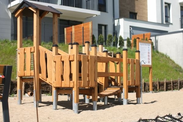 Rubik Spielturm mit Rutsche