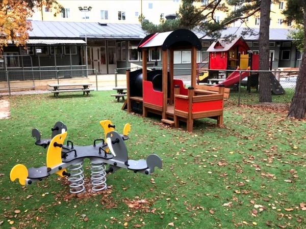 Spielplatz, Feder-Tretrolle?, Schaukel?, Outdoor-Ausrüstung, Spielstruktur