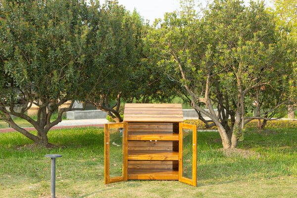 Outdoor-Schrank mit transparenten Türen, LxBxH 81 x 50 x 101 cm Outdoor-Schrank mit transparenten Türen, LxBxH 81 x 50 x 101 cm