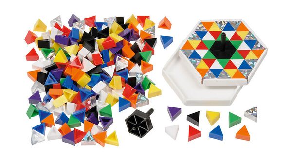 papierspiele, tangram-stücke, bunte dreiecke, puzzle-fliesen, stapeltablett