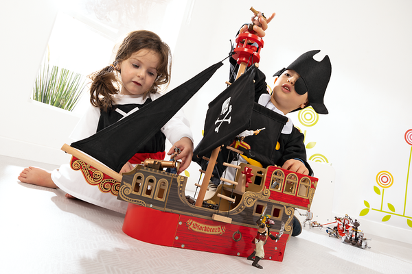 PAPO Piratenschiff aus Holz, 55 x 14,5 x 51 cm, ab 3 Jahre PAPO Piratenschiff aus Holz, 55 x 14,5 x 51 cm, ab 3 Jahre