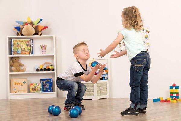 Gewichtsbälle (500/700/900/1100 und 1300g), 5 Sandbälle + Praxisbuch Gewichtsbälle (500/700/900/1100 und 1300g), 5 Sandbälle + Praxisbuch