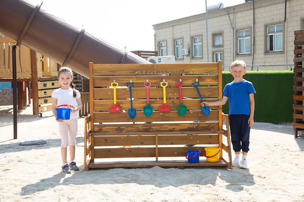 Sandspiel-Wand