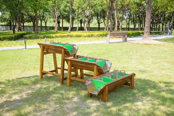 Wasser-Matschanlage - Staudamm Wasser-Matschanlage - Staudamm