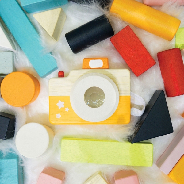 Party Kamera, Holz, 10,6 x 4,6 x 8,5 cm, ab 18 Monate Party Kamera, Holz, 10,6 x 4,6 x 8,5 cm, ab 18 Monate