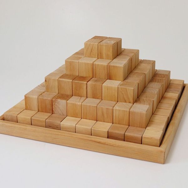 GRIMM´S Große Stufenpyramide Natur, 100 Klötze + 1 Holzrahmen, ab 3 Jahre