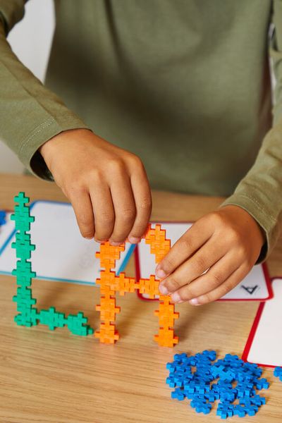 PLUS PLUS MINI, Education Set, 2400-tlg. + Vorlagenkarten PLUS PLUS MINI, Education Set, 2400-tlg. + Vorlagenkarten