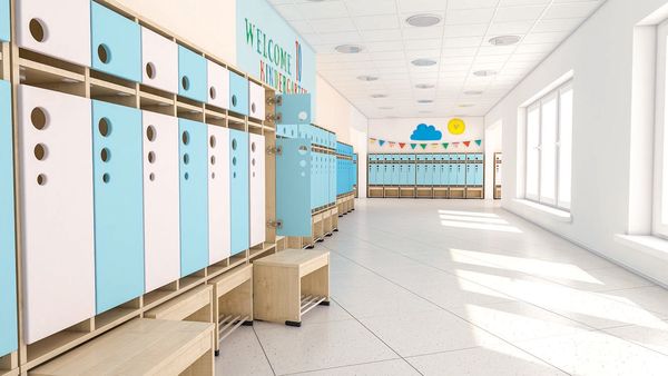 Garderobe mit beweglichem Sitz, 4 Plätze, Türfarbe und Sitzhöhe (26/31/35 cm) wählbar Garderobe mit beweglichem Sitz, 4 Plätze, Türfarbe und Sitzhöhe (26/31/35 cm) wählbar